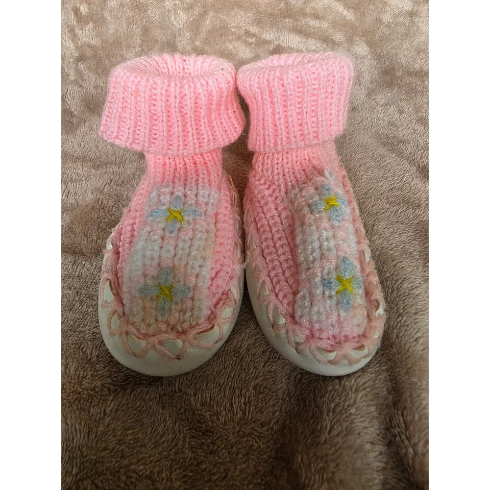 Vintage Pink Knit Baby Booties Floral Embroidered Vinyl Sole Size 4.5 Fits 1 Yr